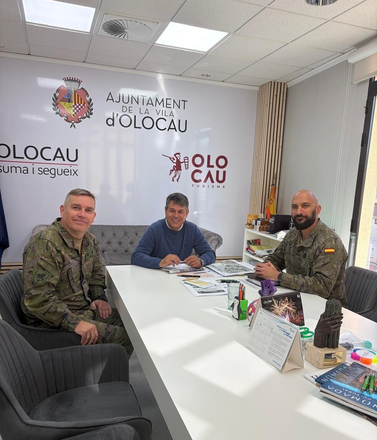 Reunió amb representants del Regiment d'Operacions d'Informació Núm. 1 de l'Exèrcit de Terra sobre la realització de l'exercici d'instrucció militar "TRIDENTE 26" a Olocau