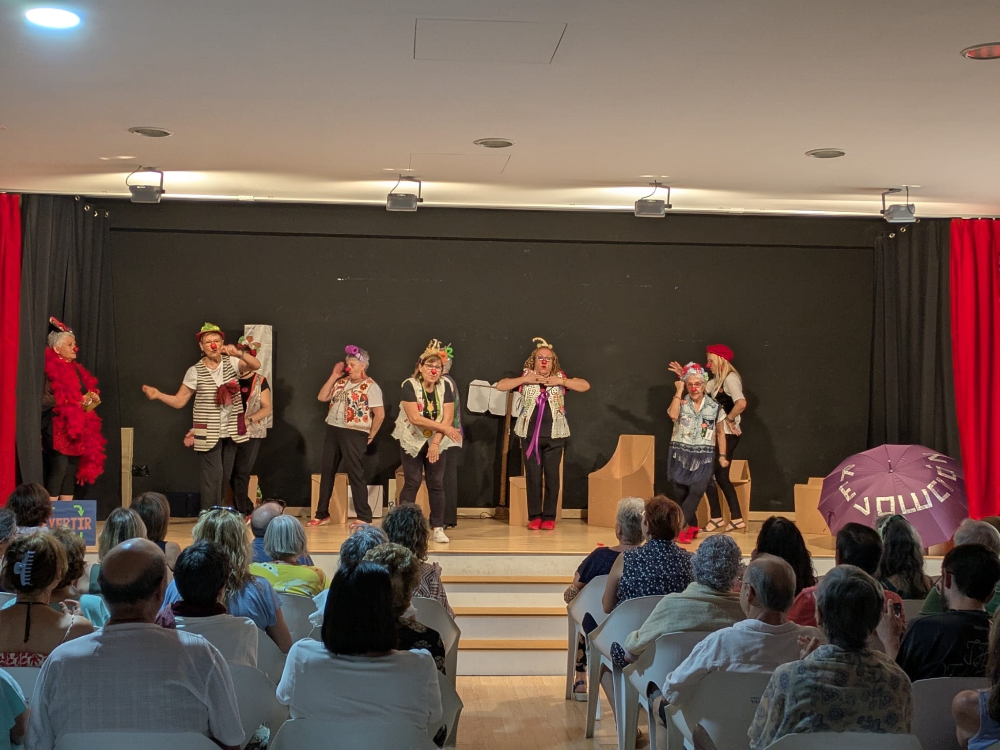 Representaci&oacute;n de la obra &lsquo;R que R&rsquo;, de Dones Clown Xirivella Olocau 1