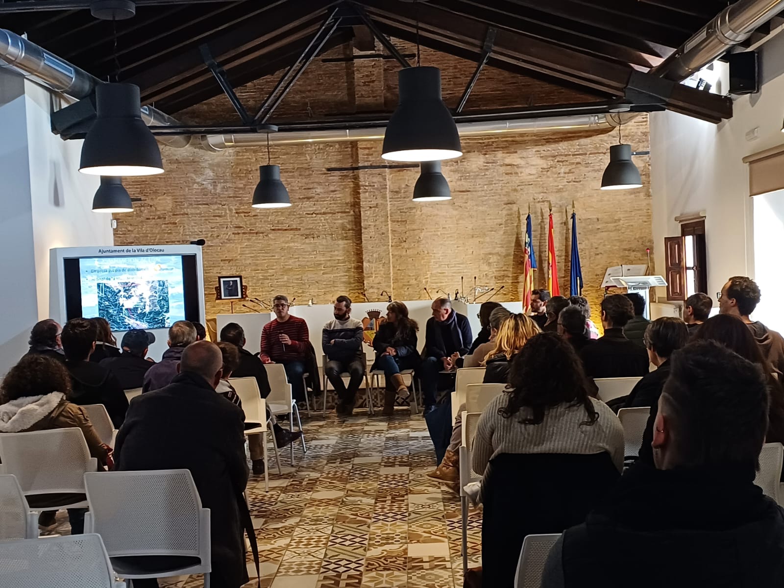 Mesa redonda sobre energía Olocau