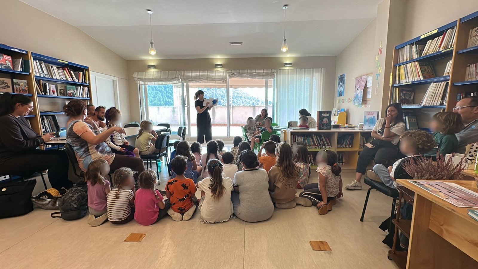 La Biblioteca Municipal acull el taller ‘Grafisme creatiu’ Olocau 1