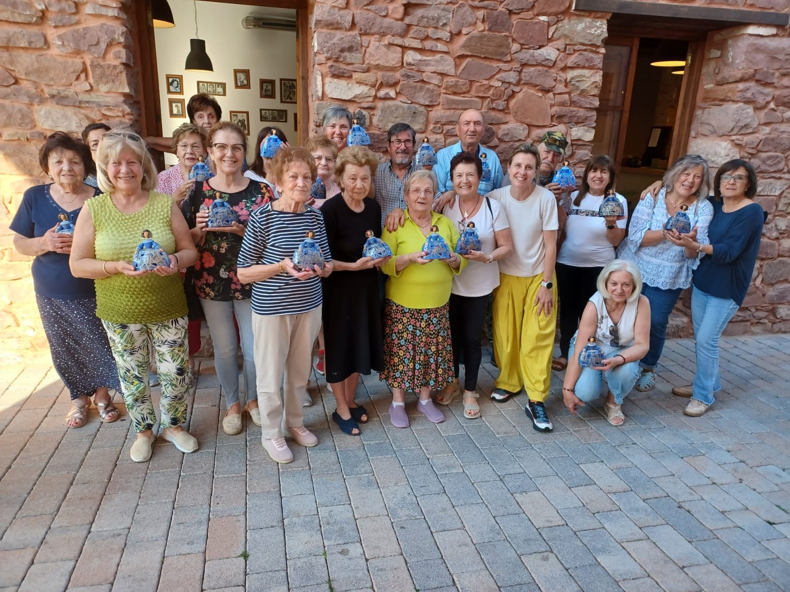 Taller de arte &lsquo;Decora tu propia menina&rsquo; Olocau 1