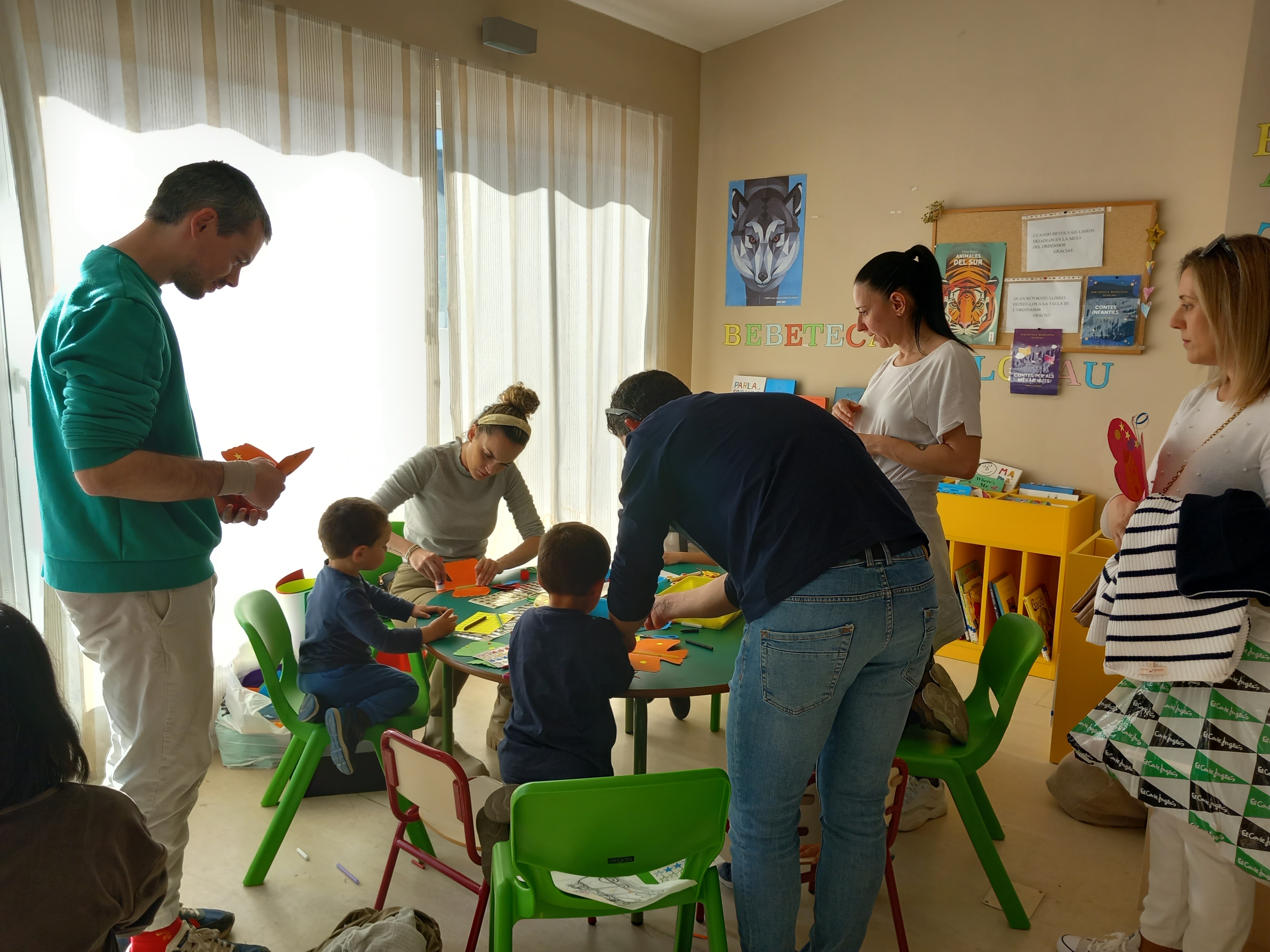 Taller de manualidades pascueras infantiles Biblioteca Olocau