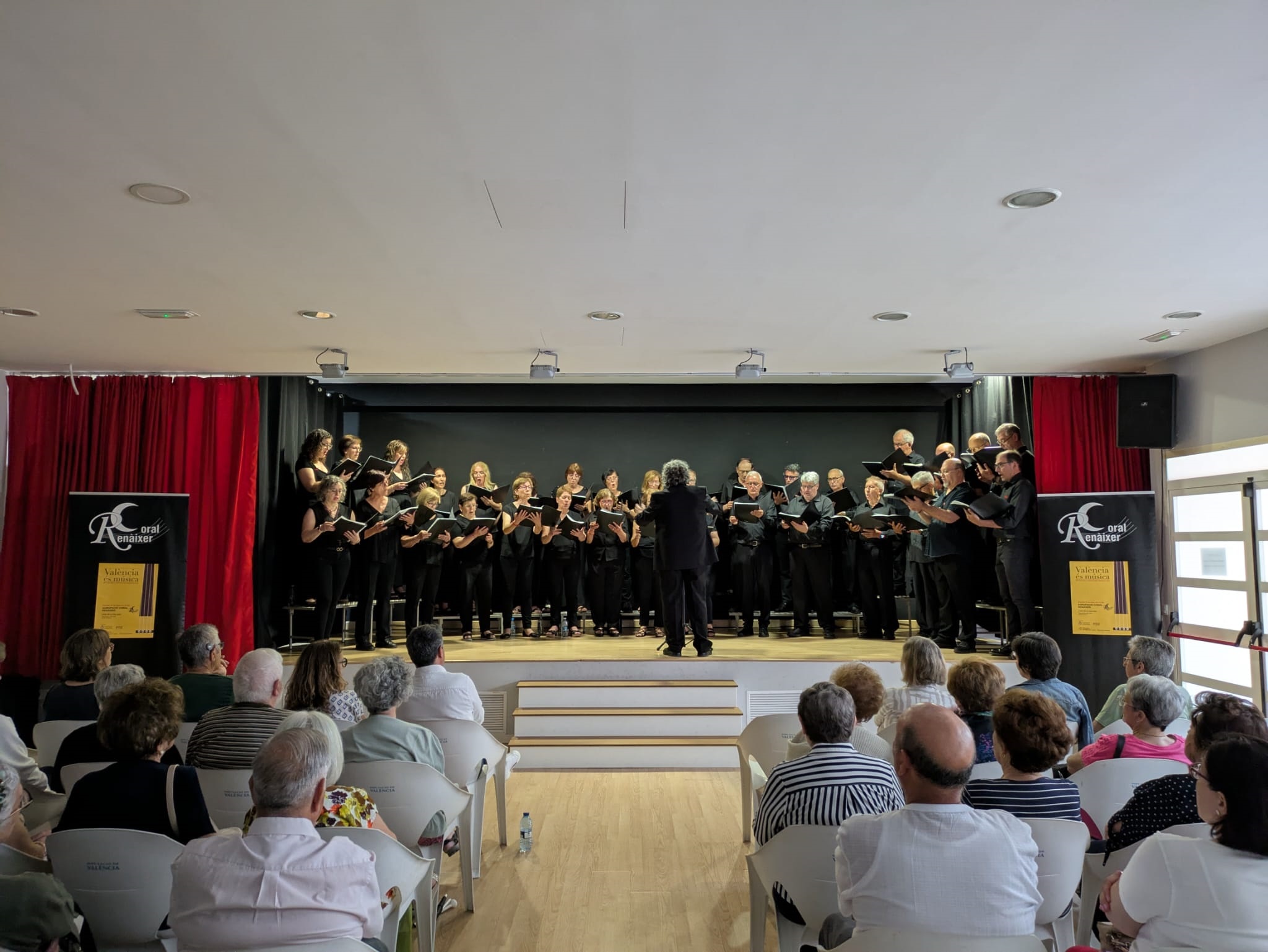 Concierto de la Agrupaci&oacute; Coral Ren&agrave;ixer de Vilamarxant Olocau 1
