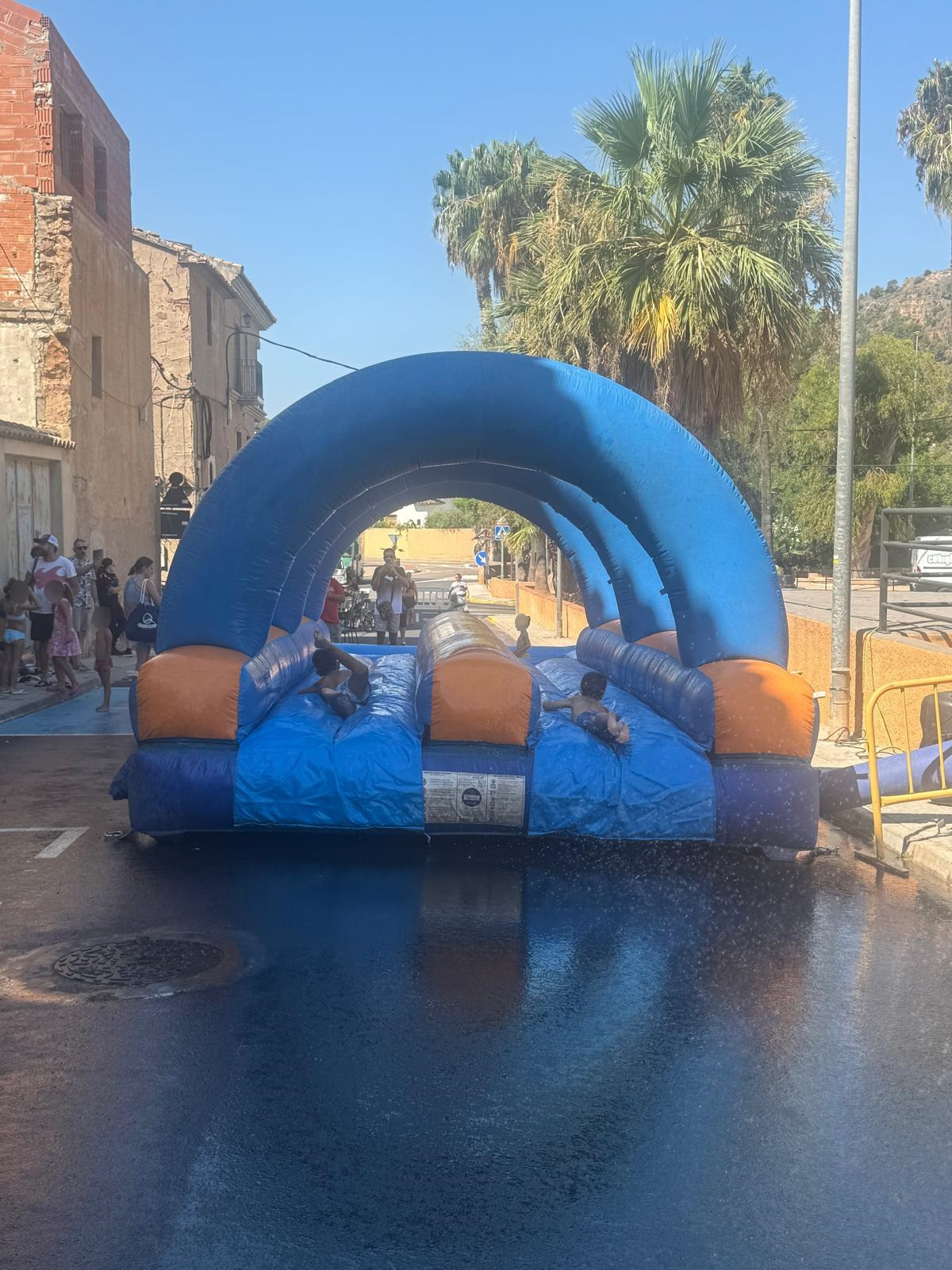 Parque inflable y fiesta de la espuma Olocau 2