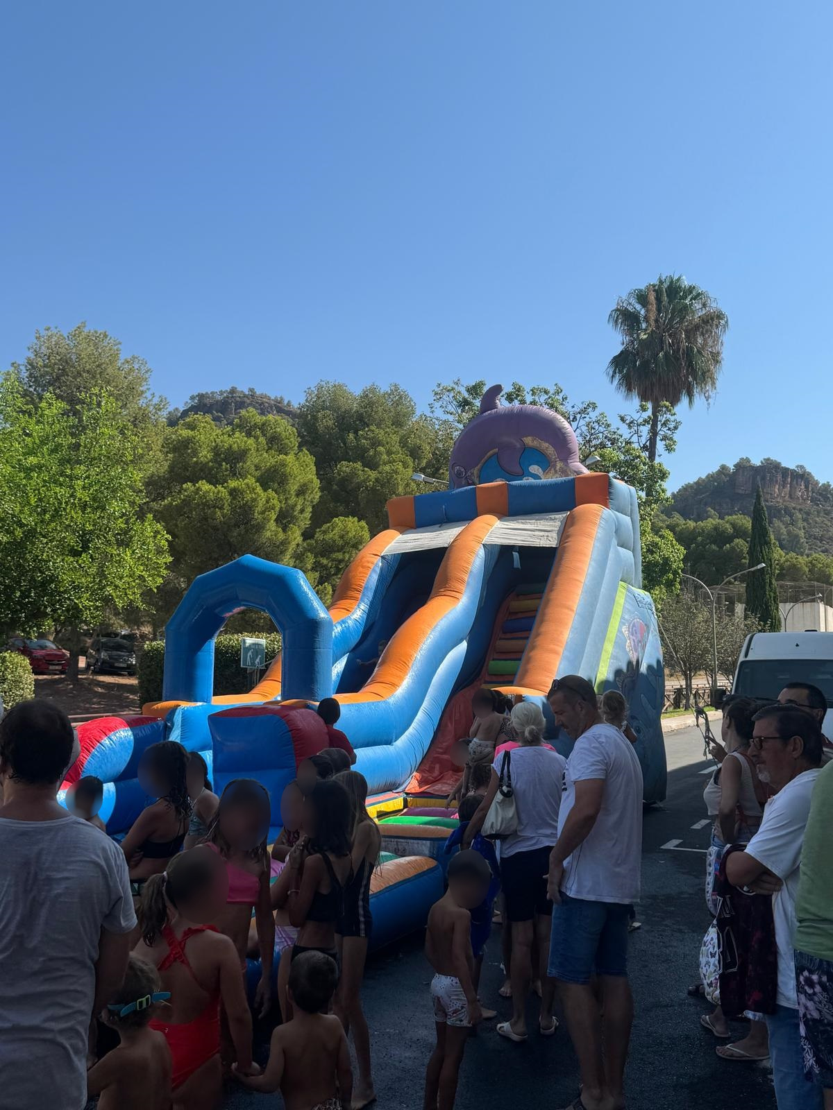Parque inflable y fiesta de la espuma Olocau 1