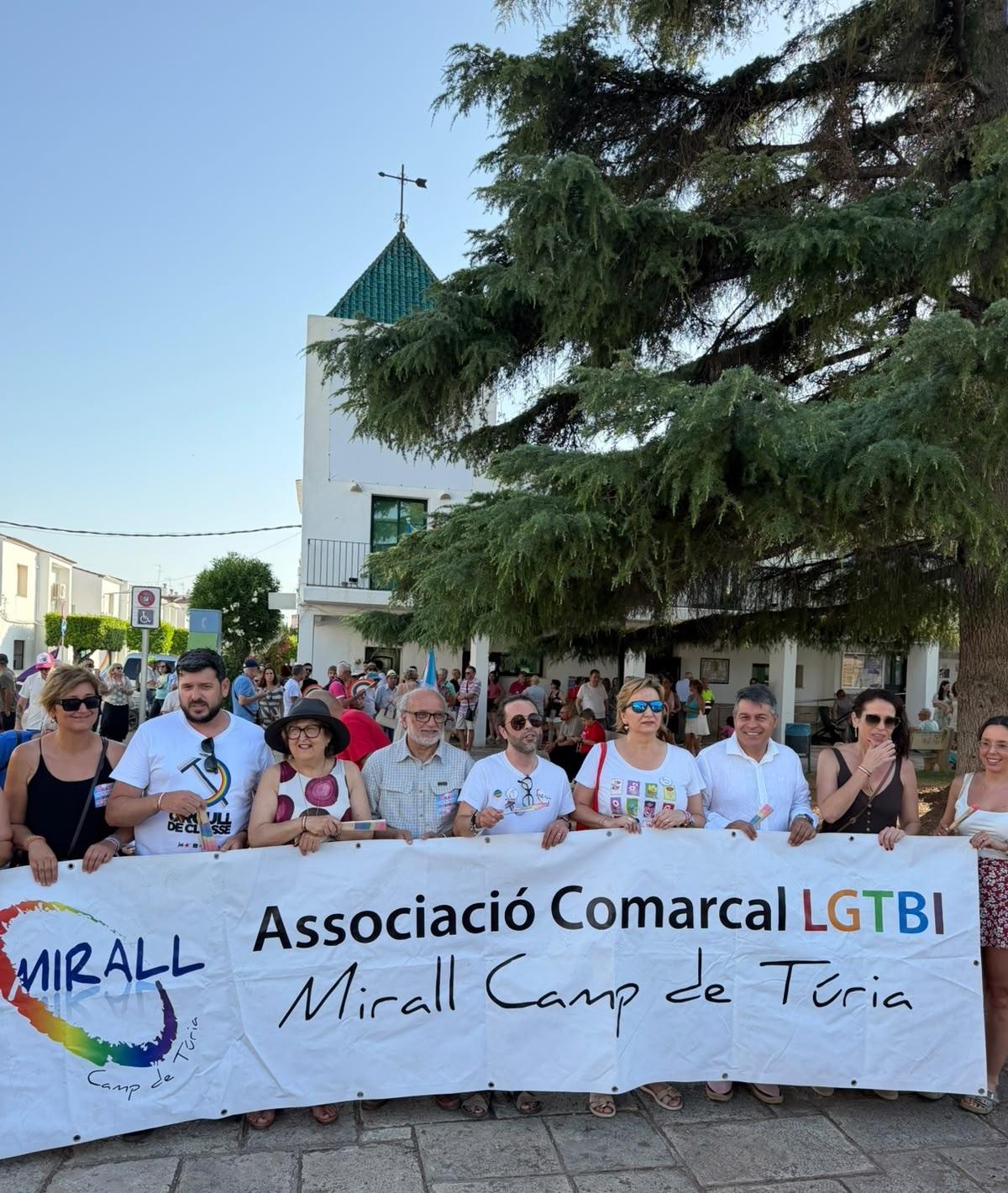 Olocau participa en la manifestació comarcal pel Dia Internacional de l'Orgull LGTBI