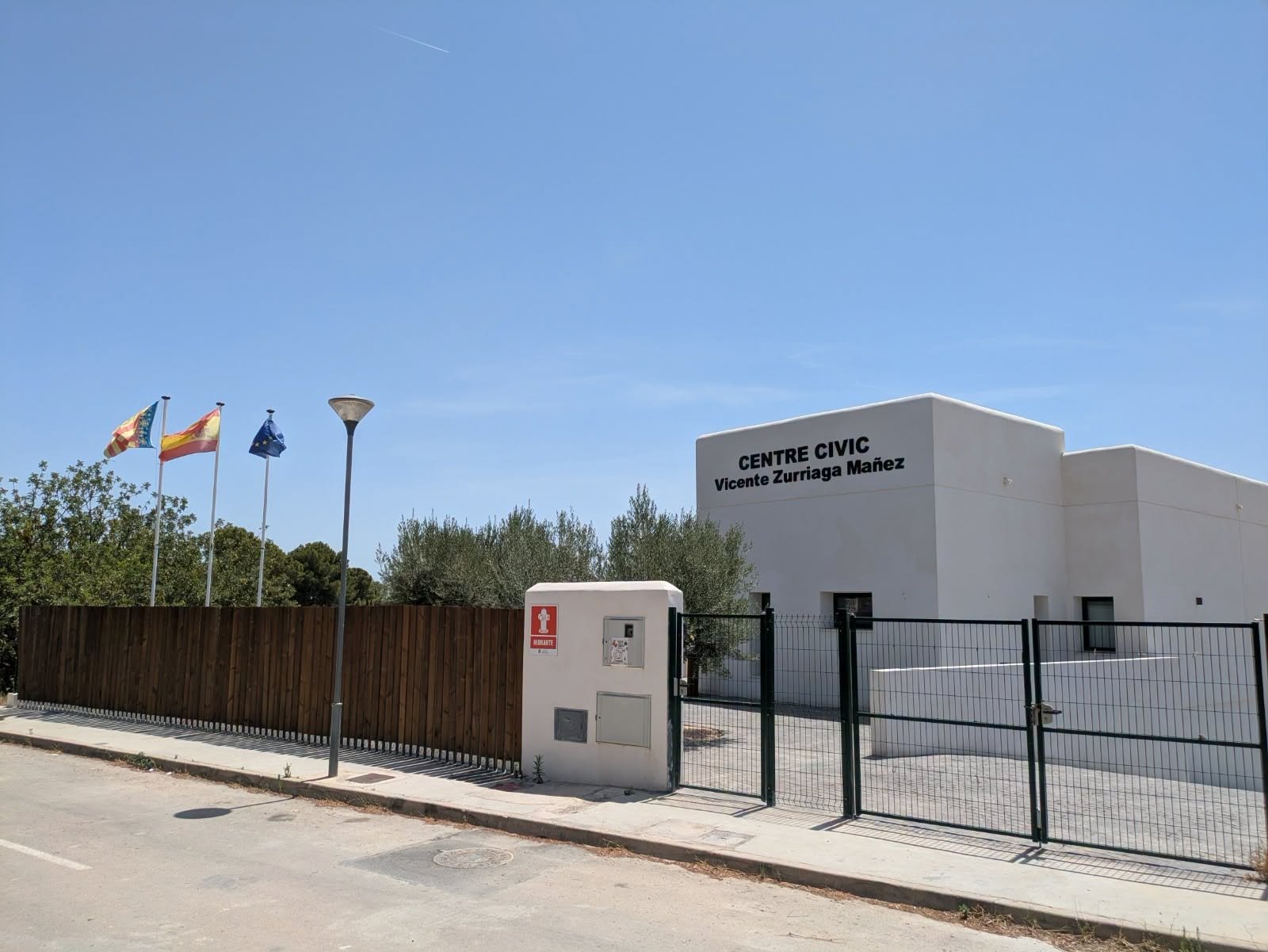 Horari d'atenció a veïns d’Antonio Ropero a la urbanització de Lloma de les Clotxes - ‘Los Picapiedra’ en el mes d’agost