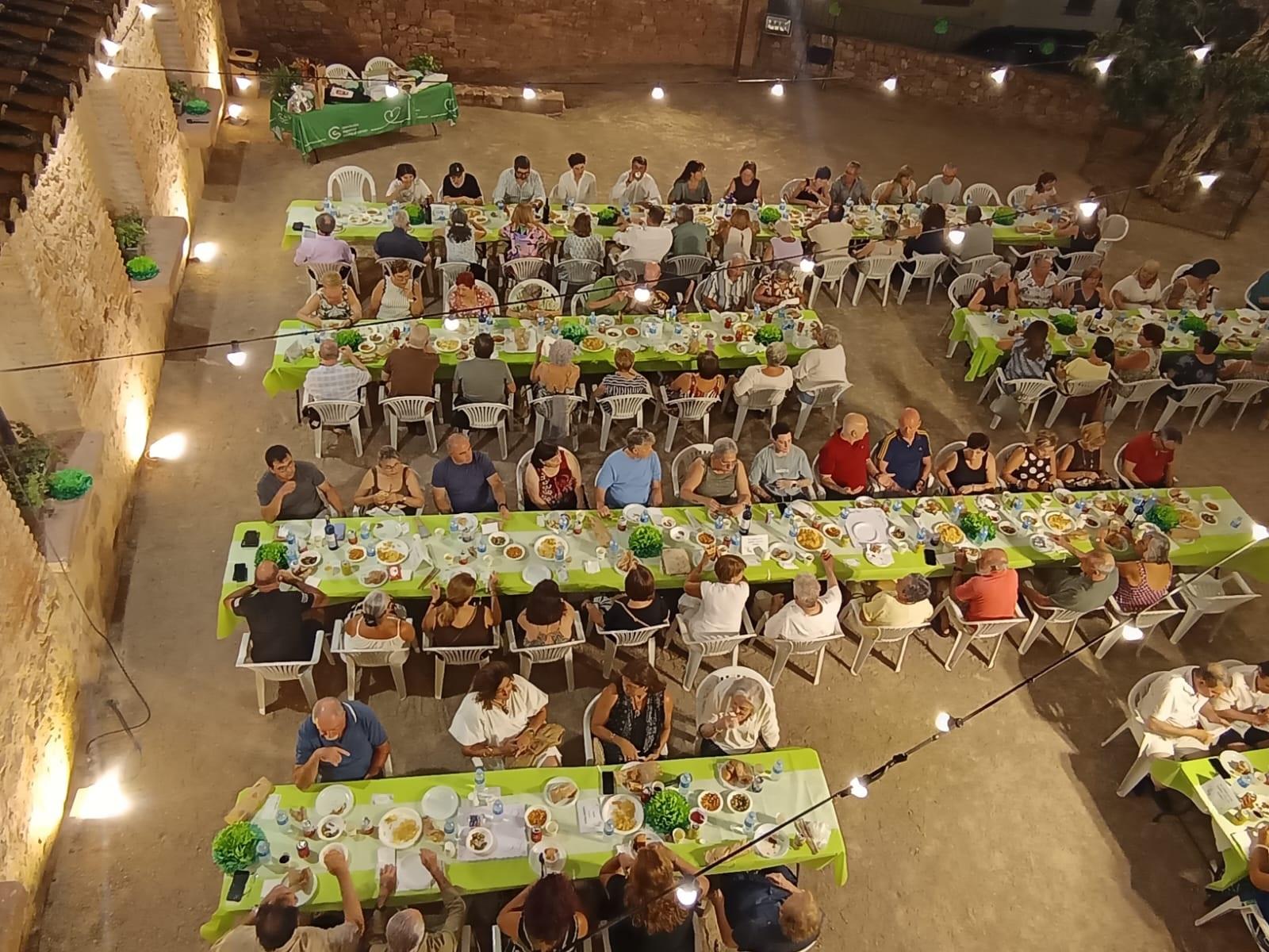 Olocau dona suport a la investigació contra el càncer amb el sopar anual de la Junta Local d’AECC