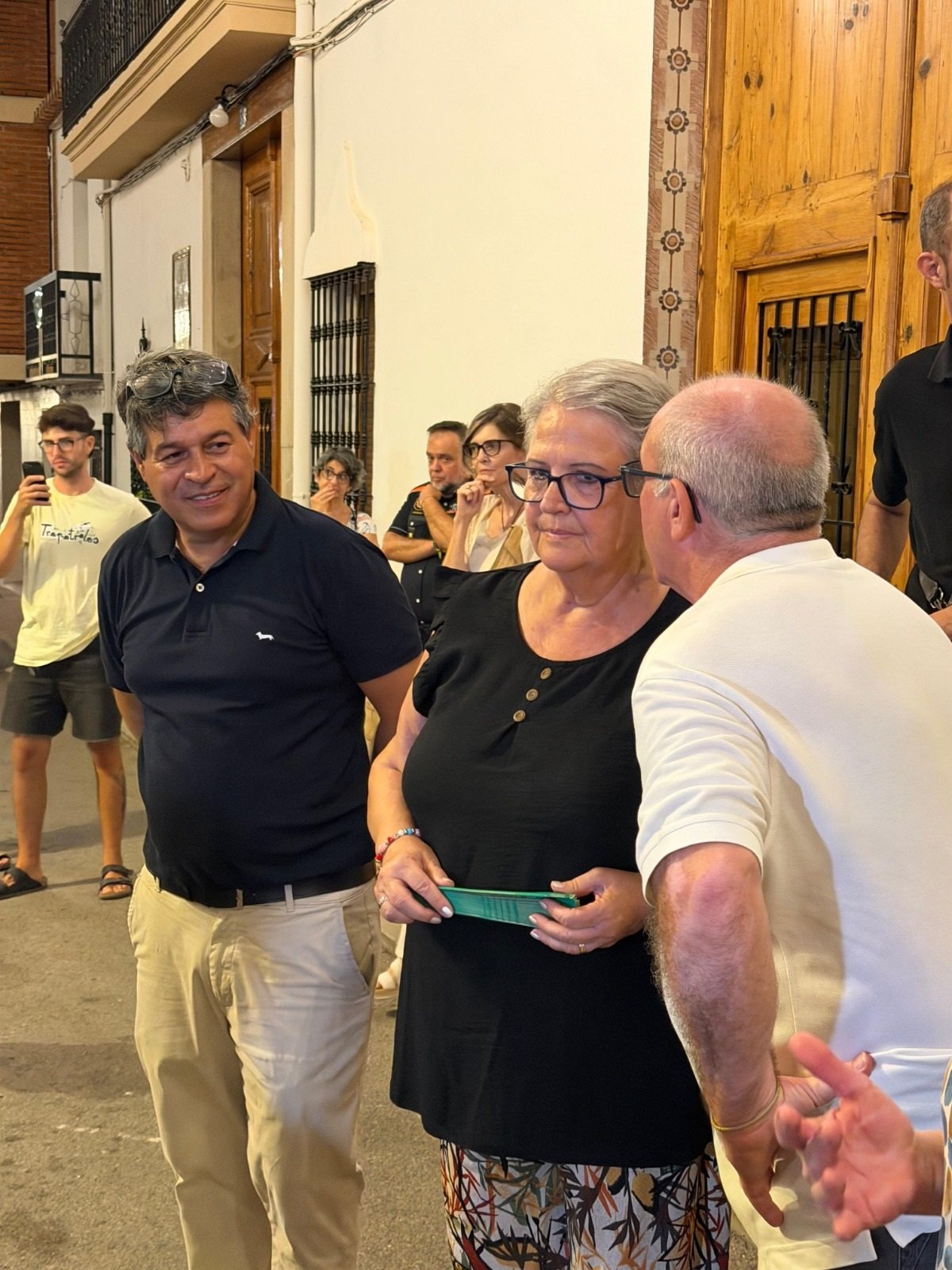 Olocau gaudeix del tradicional sopar de pa i porta i del cant d’albaes