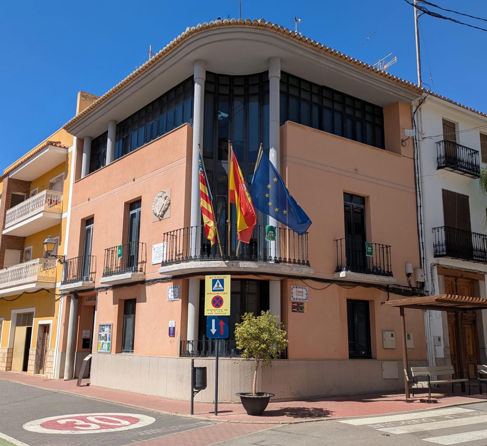 Llistat definitiu de persones admeses i excloses en la convocatòria per a la provisió en propietat d'una plaça d'oficial de vies públiques